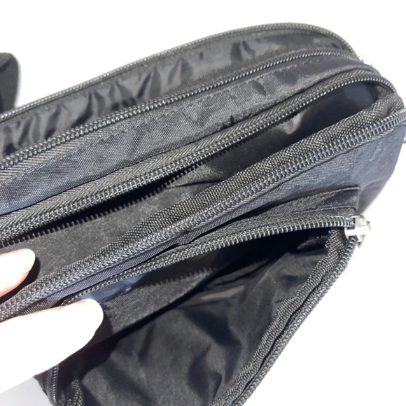 Authentic Disneyland Resort Crossbody Fanny Pack Mickey Mouse Disney Black Red - Picture 10 of 10